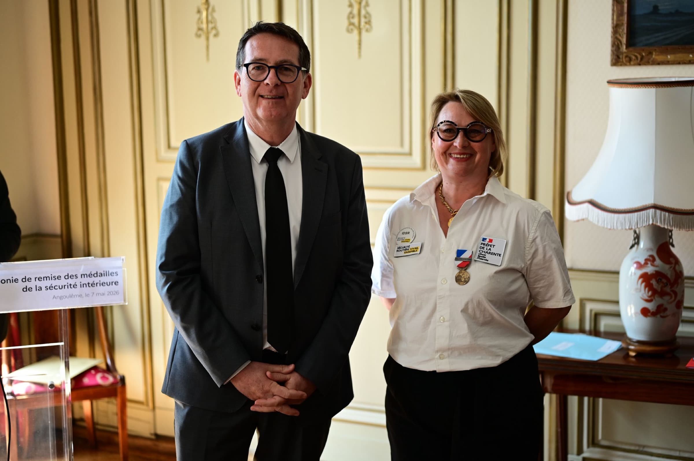 Bénédicte Rougier reçoit la Médaille de la Sécurité Intérieure du Préfet de la Charente
