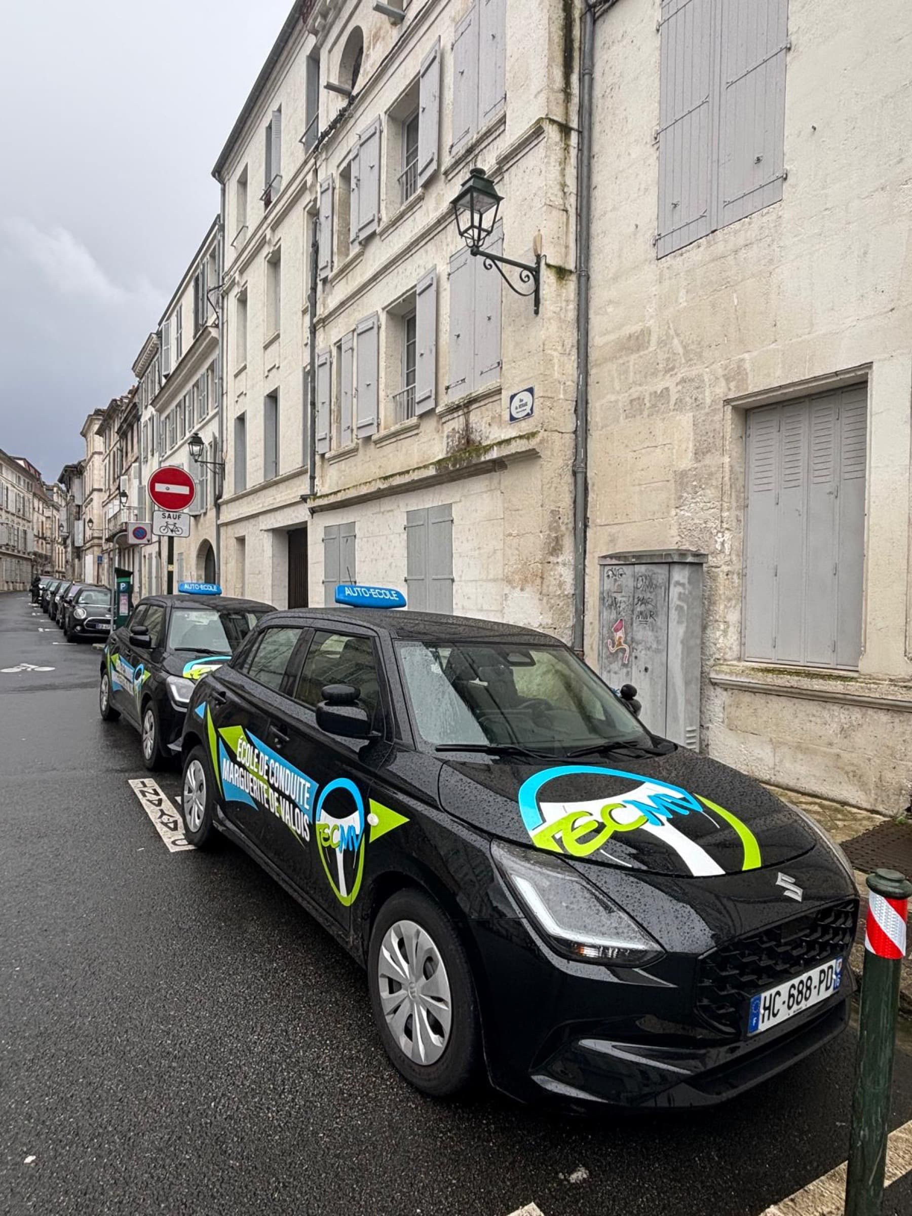 Véhicules ECMV rue Louise Lériget Angoulême