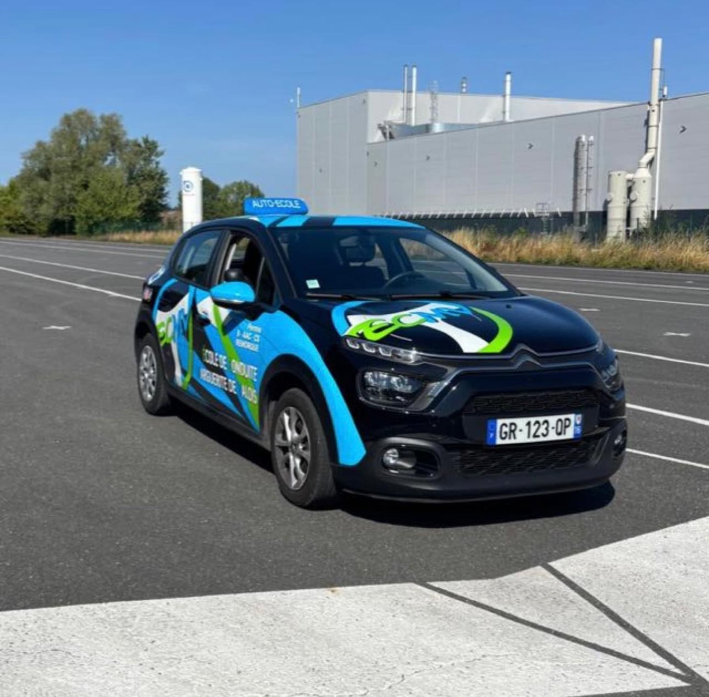 Voiture ECMV au soleil